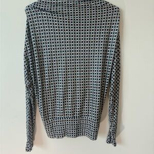 Ann Taylor Navy and Beige Chain Pattern Top